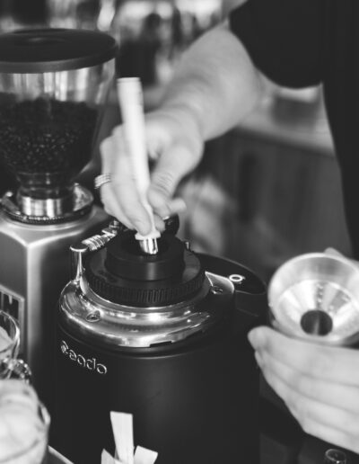 8tto grammi cafebar roesterei latte art in bayreuth kaffee anrichten 05