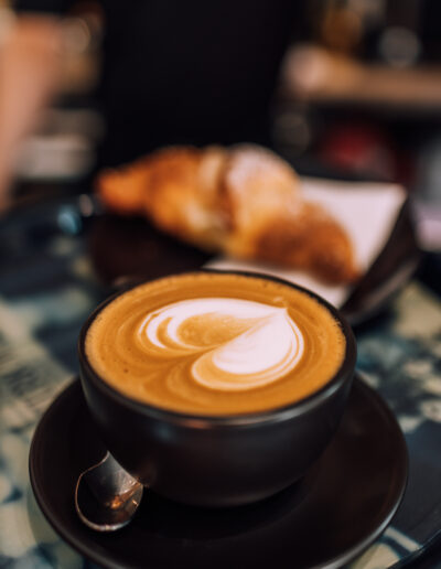 8tto grammi cafebar roesterei latte art in bayreuth latte art by francesco 15