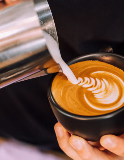 8tto grammi cafebar roesterei latte art in bayreuth latte art by francesco 25