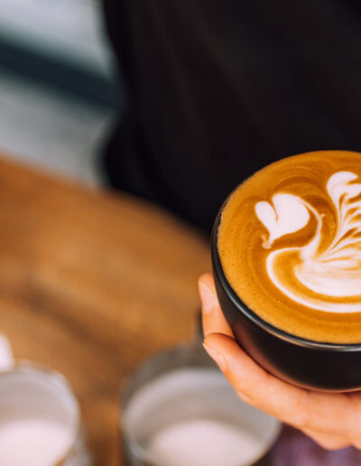 8tto grammi cafebar roesterei latte art in bayreuth latte art by francesco 26