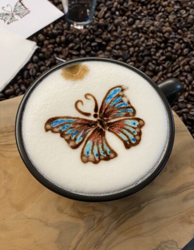 8tto grammi cafebar roesterei latte art in bayreuth latte art by francesco 45